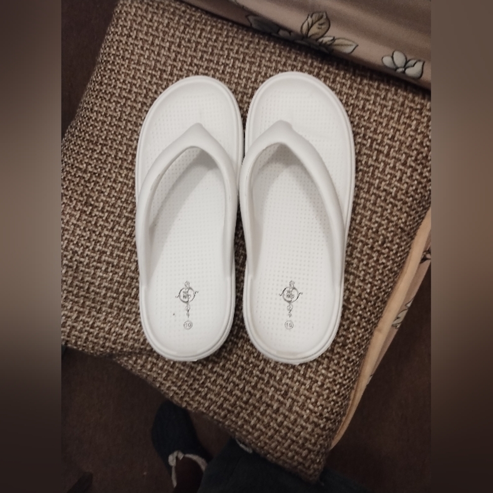 Sole Mates Unisex Throng White Flip Flops Size 10 Causal,Beach, Pool - Picture 2 of 6
